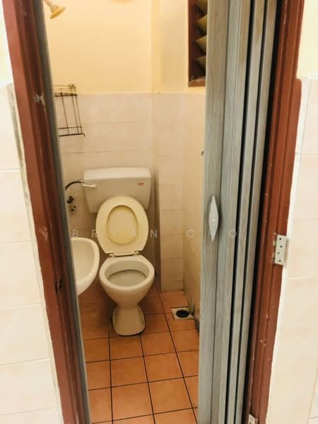 Flat for Sale at Taman Sri Kuching - Bryan Cho - Bathroom - PropertyGuru.com.my