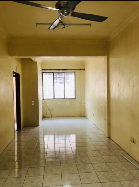 Rumah Flat untuk Dijual di Taman Sri Kuching - Bryan Cho - Living Room - PropertyGuru.com.my