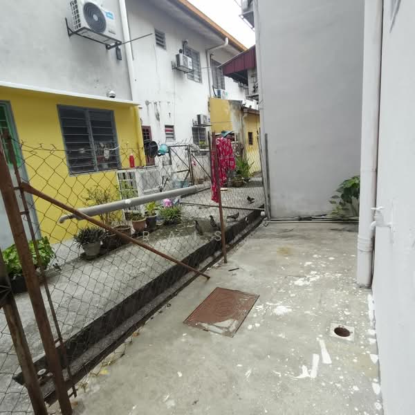 2-storey Terraced House for Sale in Kampung Raja Uda (Port Klang (Pelabuhan Klang)) - RAIS . - Exterior - PropertyGuru.com.my