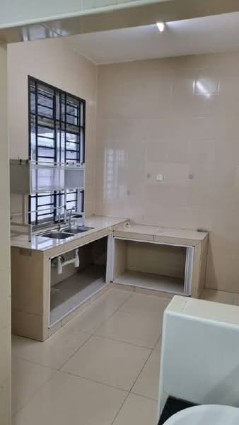 2-storey Terraced House for Rent in Johor Bahru (Johor) - Heng . - Kitchen - PropertyGuru.com.my