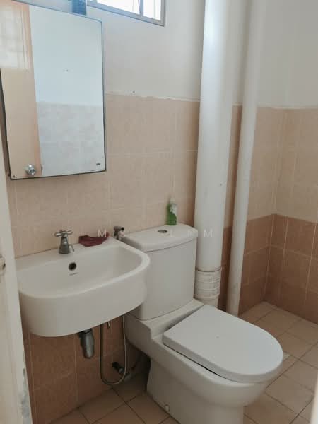 Pangsapuri untuk Disewa di Relau Vista Apartment - Ms. Lim - Bathroom - PropertyGuru.com.my