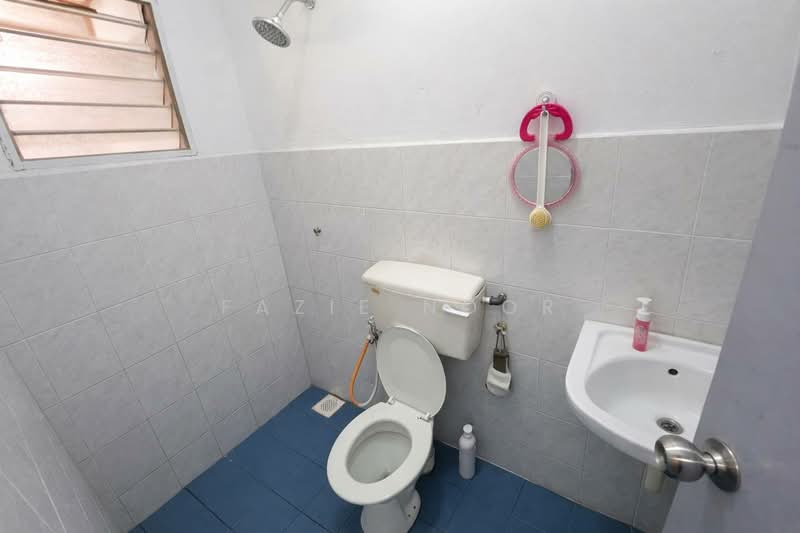 2-storey Terraced House for Sale in Bandar Tasik Puteri (Rawang) - Fazie Noor - Bathroom - PropertyGuru.com.my