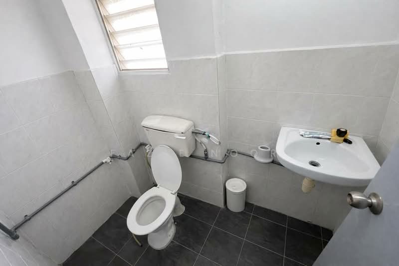 2-storey Terraced House for Sale in Bandar Tasik Puteri (Rawang) - Fazie Noor - Bathroom - PropertyGuru.com.my
