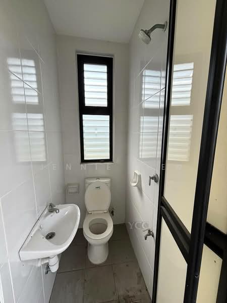Semi-Detached House for Sale in Setia Alam (Selangor) - Jennie Chew - Bathroom - PropertyGuru.com.my