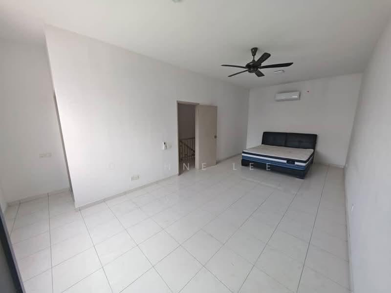 Rumah Teres 2 Tingkat untuk Dijual di Setia Tropika (Johor Bahru) - Daphne Lee - Bedroom - PropertyGuru.com.my