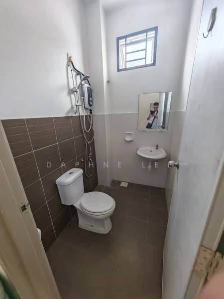 Rumah Teres 2 Tingkat untuk Dijual di Setia Tropika (Johor Bahru) - Daphne Lee - Bathroom - PropertyGuru.com.my