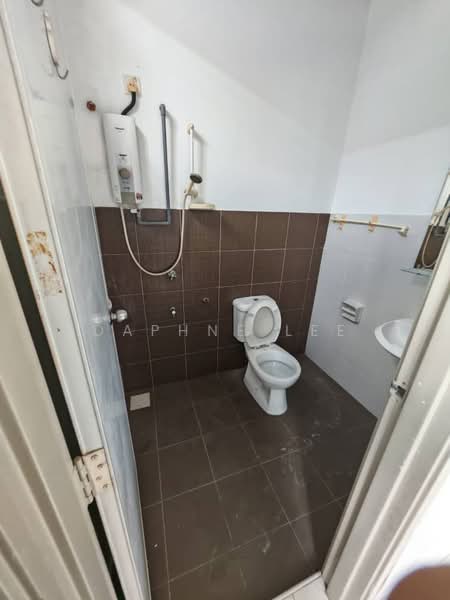 Rumah Teres 2 Tingkat untuk Dijual di Setia Tropika (Johor Bahru) - Daphne Lee - Bathroom - PropertyGuru.com.my