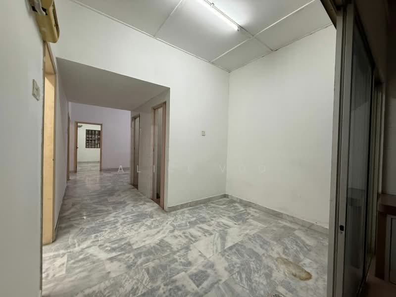 1-storey Terraced House for Sale in Taman Sri Segambut (Segambut) - Alice Voo - Corridor - PropertyGuru.com.my