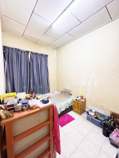 1-storey Terraced House for Sale in Taman Johor Jaya (Johor Bahru) - Wong Ouray - Bedroom - PropertyGuru.com.my