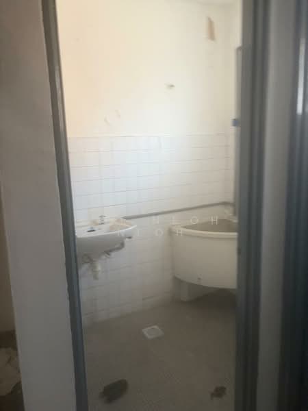Shop for Sale in Taman Wahyu (Batu Caves) - KAT NEOH - Bathroom - PropertyGuru.com.my
