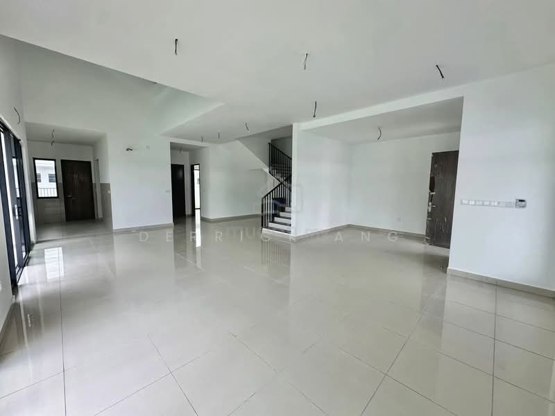 Rumah Berkembar untuk Dijual di Elmina (Shah Alam) - Derrick Ang - Living Room - PropertyGuru.com.my