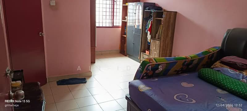 2-storey Terraced House for Sale in Taman Suria Selayang (Selayang) - Ali Idris - Bedroom - PropertyGuru.com.my