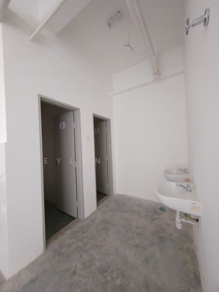 Factory for Sale in Pulau Carey (Selangor) - Heylen Kwang - Bathroom - PropertyGuru.com.my