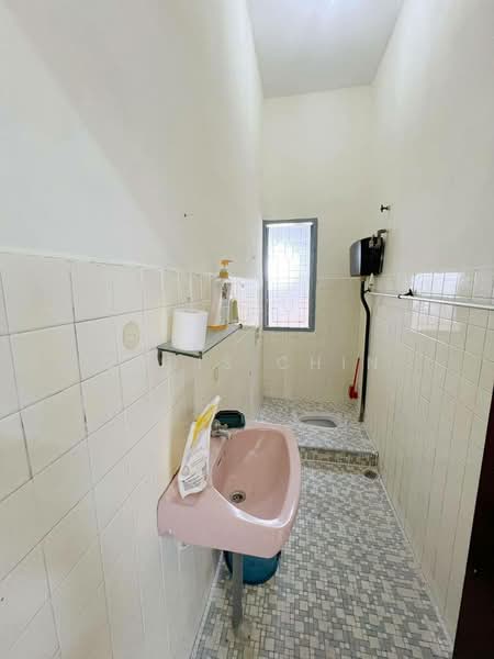 Semi-Detached House for Sale in Taman Iskandar (Johor Bahru) - Chris Chin - Bathroom - PropertyGuru.com.my