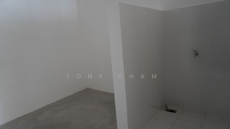 Semi-D Factory for Sale in Puncak Alam (Selangor) - Tony Cham - Bathroom - PropertyGuru.com.my