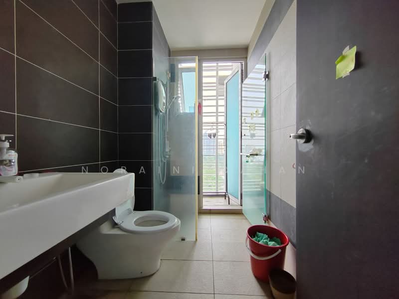 Servis Apartment untuk Dijual di Saville @ Cheras - Noraini Dahan - Bathroom - PropertyGuru.com.my