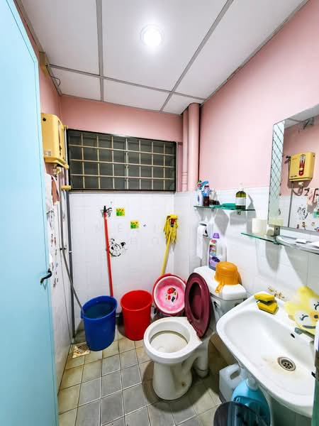 Kondominium untuk Disewa di Meadow Park 3 - Melissa Chong - Bathroom - PropertyGuru.com.my