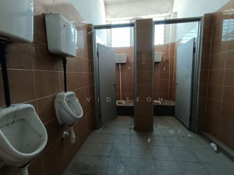 Semi-D Factory for Rent in Valdor (Sungai Jawi) - David Teoh - Bathroom - PropertyGuru.com.my