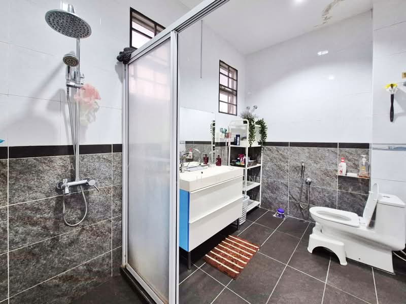Semi-Detached House for Sale in Ampang Jaya (Ampang) - Absyarie Syafiq Shahrin - Bathroom - PropertyGuru.com.my