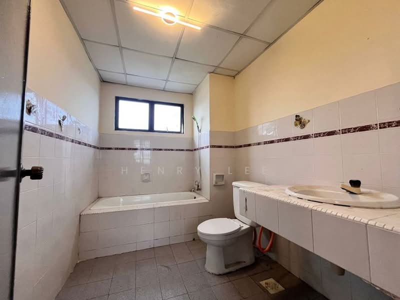 Apartment for Sale at Seri Mutiara Apartment - Henry Lee - Bathroom - PropertyGuru.com.my