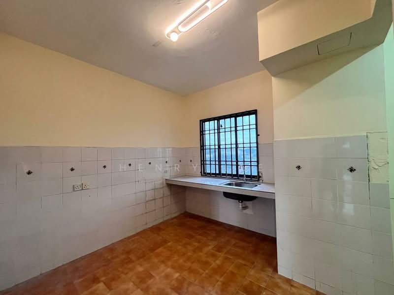 Apartment for Sale at Seri Mutiara Apartment - Henry Lee - Kitchen - PropertyGuru.com.my