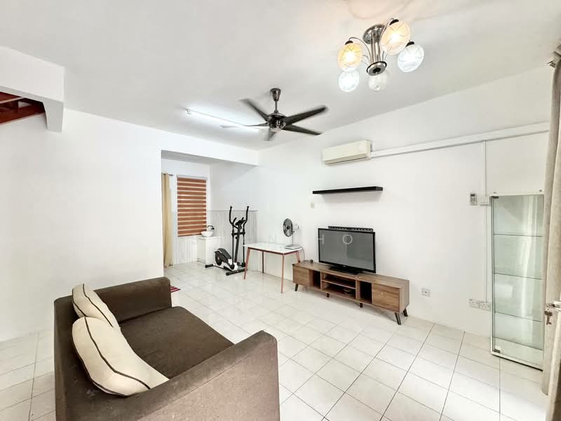 Rumah Teres 2 Tingkat untuk Dijual di Bandar Saujana Putra (Tanjong Duabelas) - Azira Ahmad - Living Room - PropertyGuru.com.my