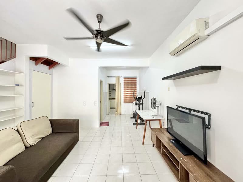 Rumah Teres 2 Tingkat untuk Dijual di Bandar Saujana Putra (Tanjong Duabelas) - Azira Ahmad - Living Room - PropertyGuru.com.my