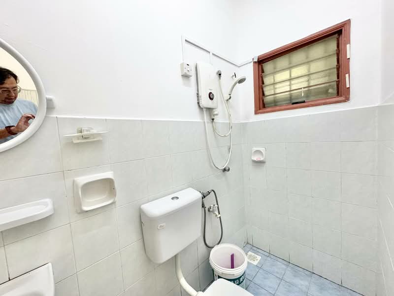 Rumah Teres 2 Tingkat untuk Dijual di Bandar Saujana Putra (Tanjong Duabelas) - Azira Ahmad - Bathroom - PropertyGuru.com.my