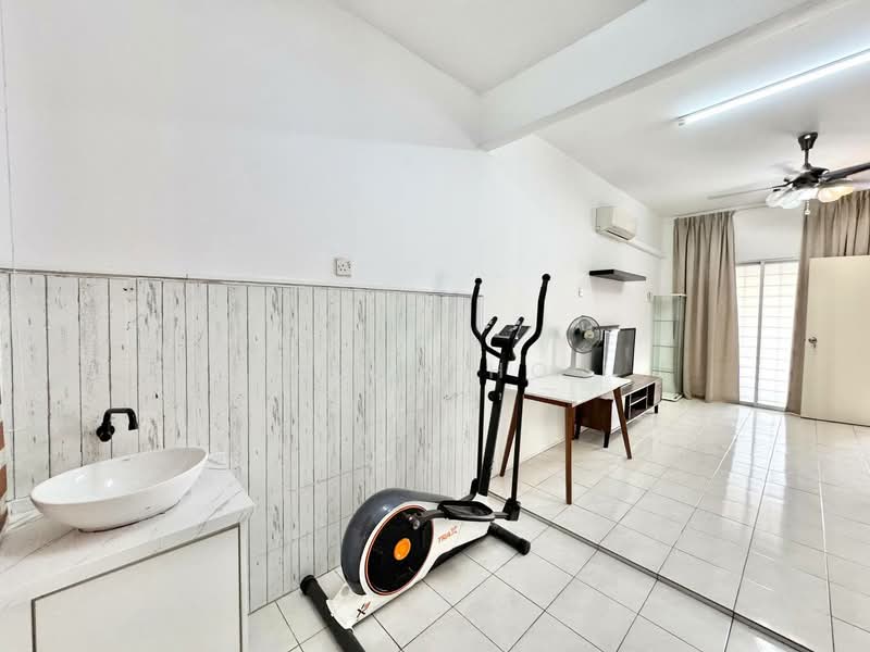 Rumah Teres 2 Tingkat untuk Dijual di Bandar Saujana Putra (Tanjong Duabelas) - Azira Ahmad - Living Room - PropertyGuru.com.my