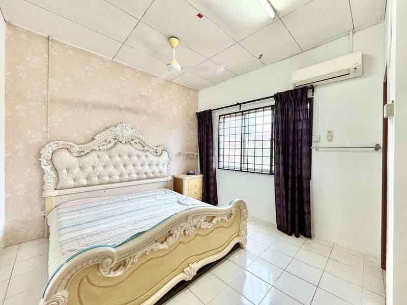 Rumah Teres 2 Tingkat untuk Dijual di Bandar Saujana Putra (Tanjong Duabelas) - Azira Ahmad - Bedroom - PropertyGuru.com.my