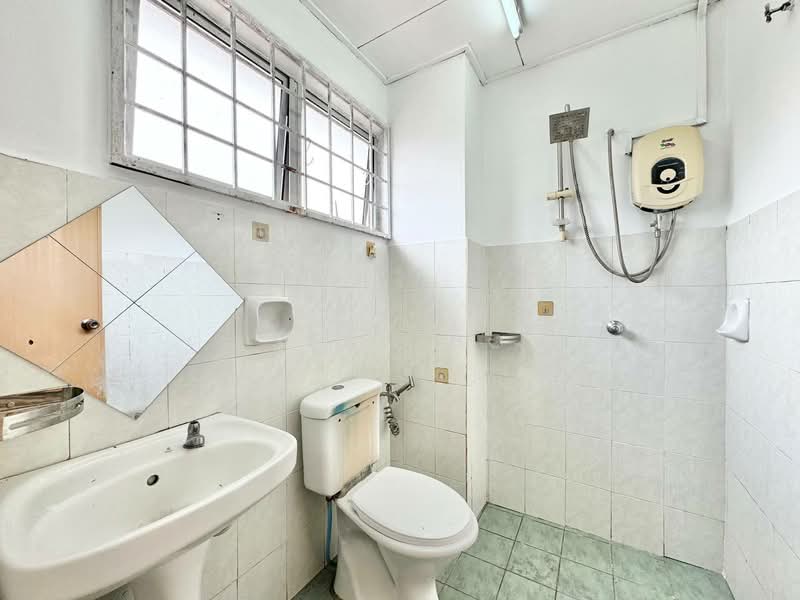 Rumah Teres 2 Tingkat untuk Dijual di Bandar Saujana Putra (Tanjong Duabelas) - Azira Ahmad - Bathroom - PropertyGuru.com.my
