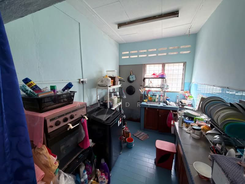 1-storey Terraced House for Sale in Kelana Jaya (Petaling Jaya) - Ali Idris - Kitchen - PropertyGuru.com.my