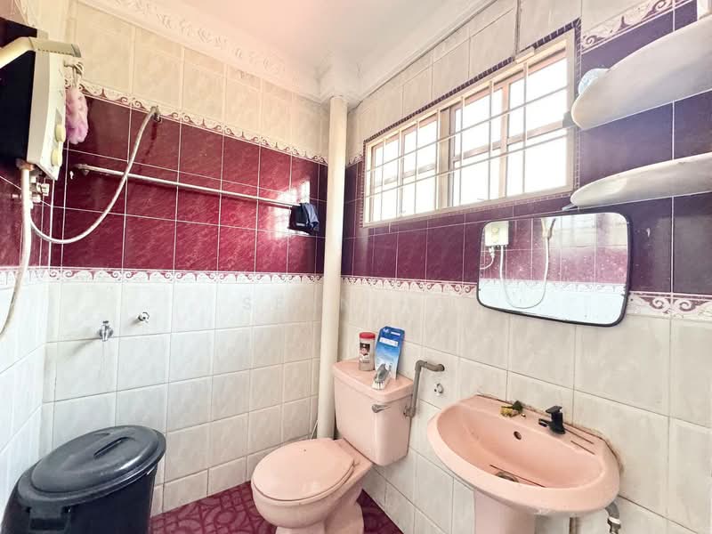 2-storey Terraced House for Sale in Dengkil (Selangor) - Azira Ahmad - Bathroom - PropertyGuru.com.my