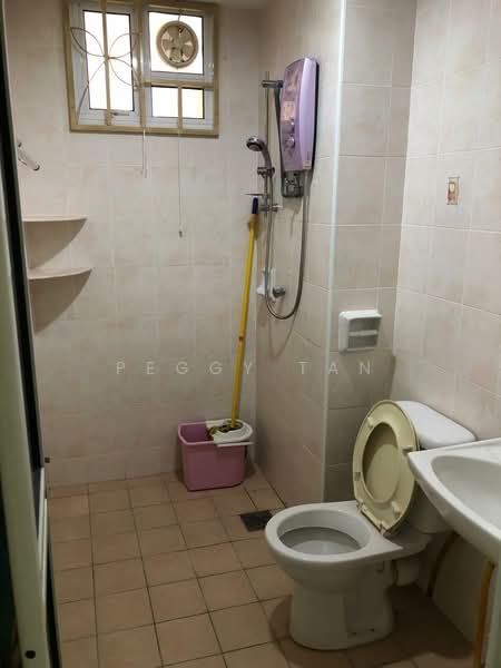 Kondominium untuk Dijual di Regency Heights Condo - Peggy Tan - Bathroom - PropertyGuru.com.my