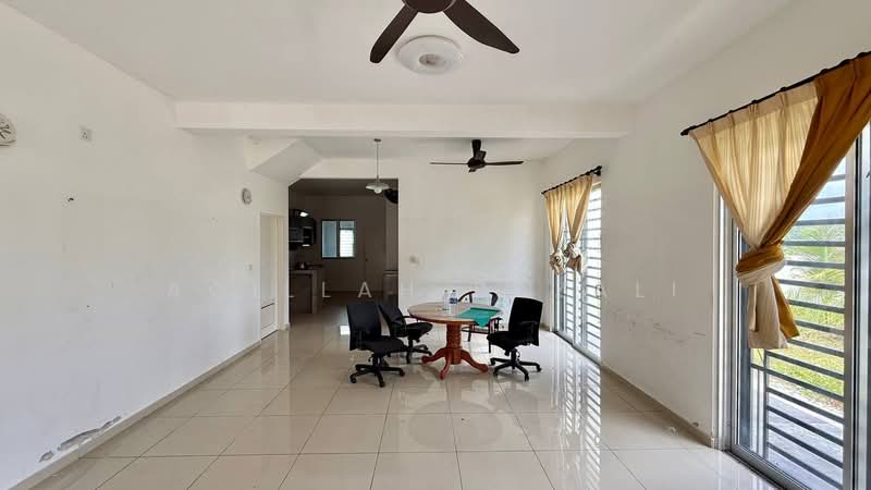 Rumah Teres 2 Tingkat untuk Dijual di Taman Tiara Sendayan (Bandar Sri Sendayan) - Aqillah Razali - Living Room - PropertyGuru.com.my