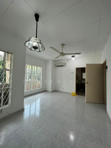 Rumah Teres 2 Tingkat untuk Dijual di Bandar Kinrara (Selangor) - Denver Sin - Living Room - PropertyGuru.com.my
