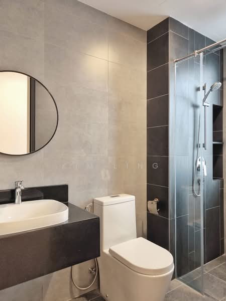 Servis Apartment untuk Disewa di Sunway Velocity TWO - Kim Ling - Master Bathroom - PropertyGuru.com.my