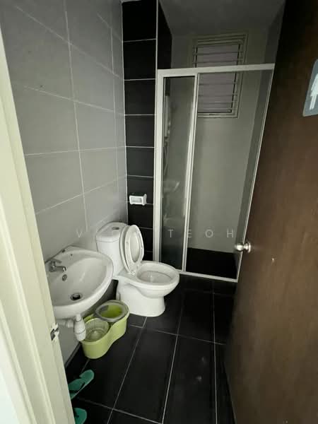 Kondominium untuk Disewa di Reflections Condominium - Vick Teoh - Bathroom - PropertyGuru.com.my