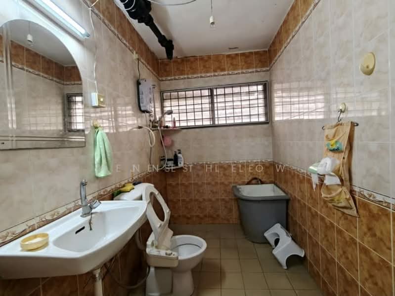 Rumah Teres 3 Tingkat untuk Dijual di Ampang (Selangor) - Kenneth Low - Bathroom - PropertyGuru.com.my