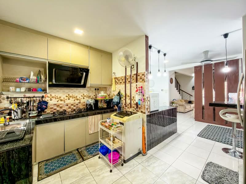 Rumah Teres 2 Tingkat untuk Dijual di Sepang (Selangor) - Nadzmie Nasir - Kitchen - PropertyGuru.com.my