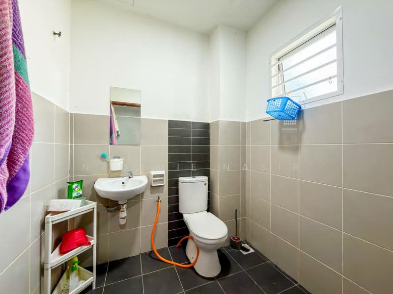 Rumah Teres 2 Tingkat untuk Dijual di Sepang (Selangor) - Nadzmie Nasir - Bathroom - PropertyGuru.com.my