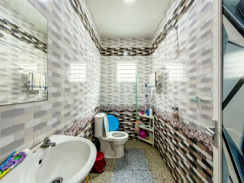 Rumah Teres 2 Tingkat untuk Dijual di Sepang (Selangor) - Nadzmie Nasir - Bathroom - PropertyGuru.com.my