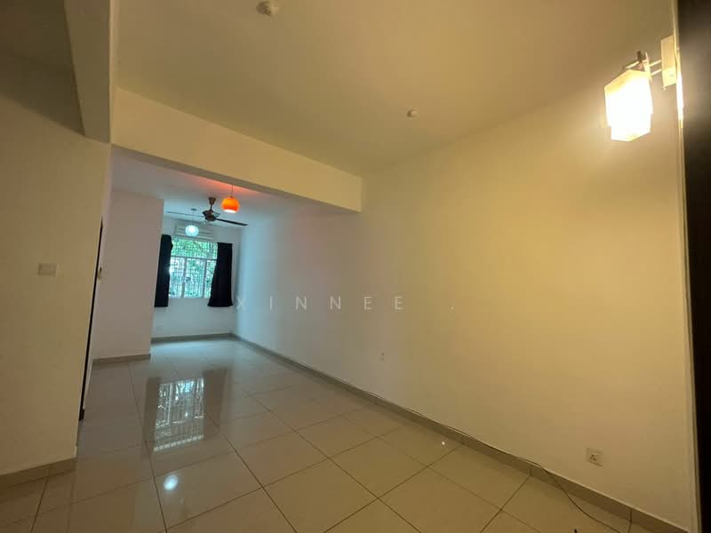 3-storey Terraced House for Sale in Island Glades (Jelutong) - Xinnee . - Living Room - PropertyGuru.com.my