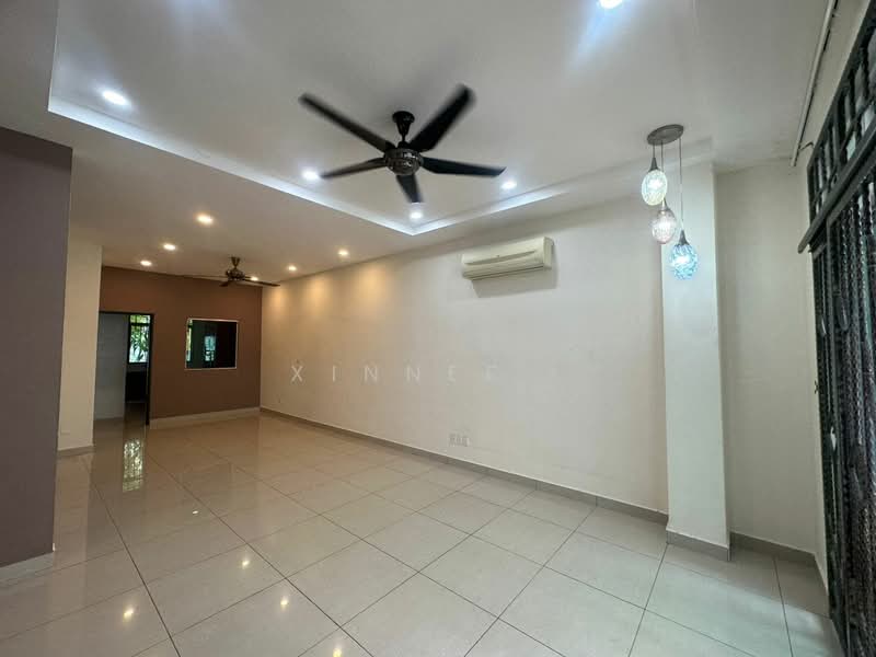 3-storey Terraced House for Sale in Island Glades (Jelutong) - Xinnee . - Living Room - PropertyGuru.com.my