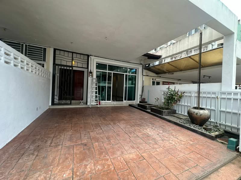 3-storey Terraced House for Sale in Island Glades (Jelutong) - Xinnee . - Exterior - PropertyGuru.com.my