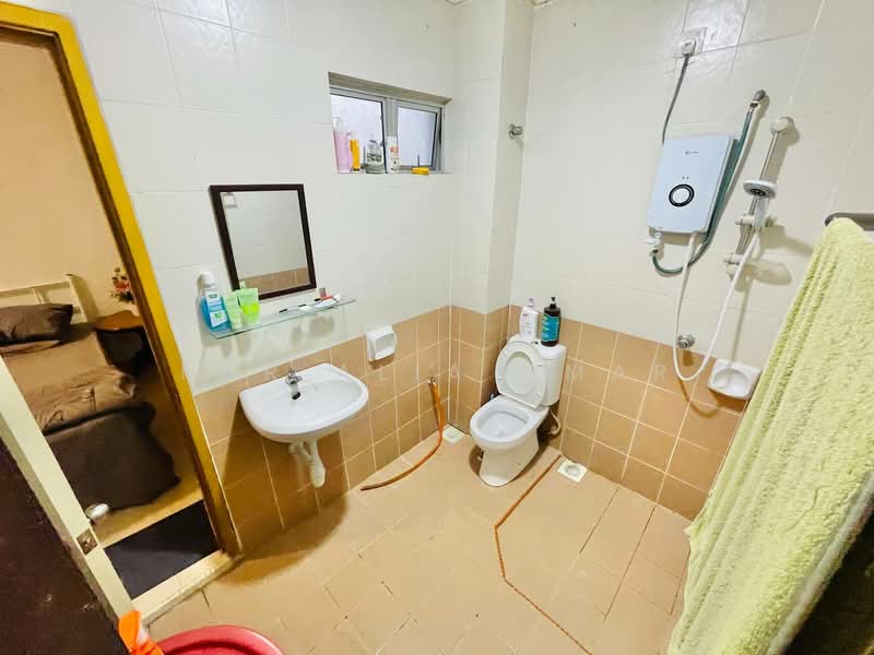 Semi-Detached House for Sale in Puchong (Selangor) - Nur Alia Omar - Bathroom - PropertyGuru.com.my