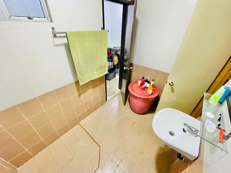 Semi-Detached House for Sale in Puchong (Selangor) - Nur Alia Omar - Bathroom - PropertyGuru.com.my