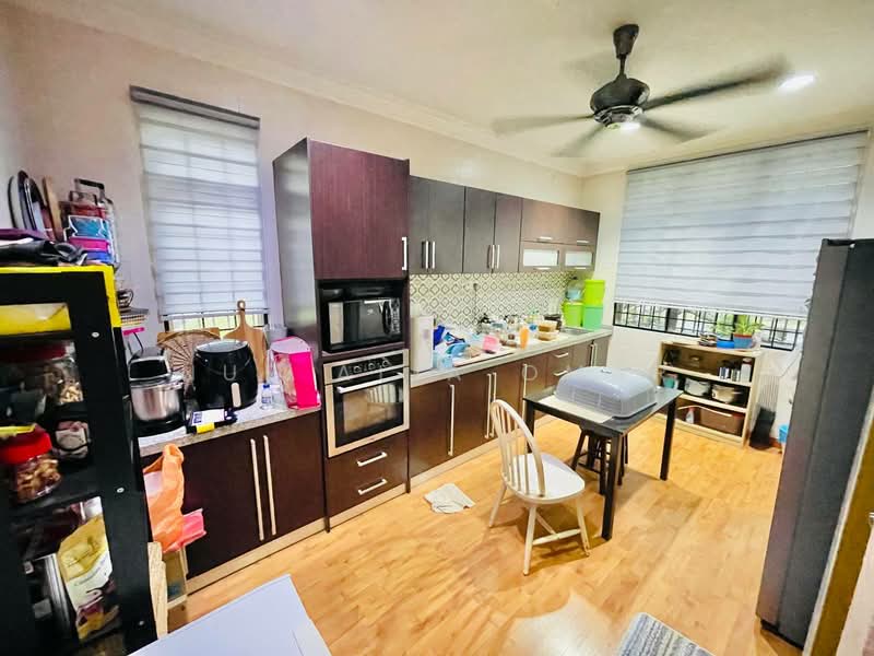 Semi-Detached House for Sale in Puchong (Selangor) - Nur Alia Omar - Kitchen - PropertyGuru.com.my