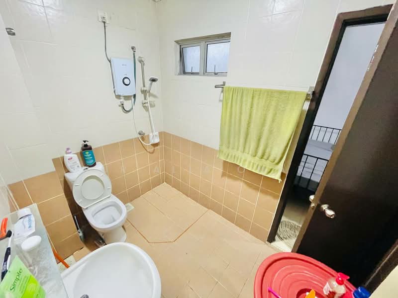 Semi-Detached House for Sale in Puchong (Selangor) - Nur Alia Omar - Bathroom - PropertyGuru.com.my