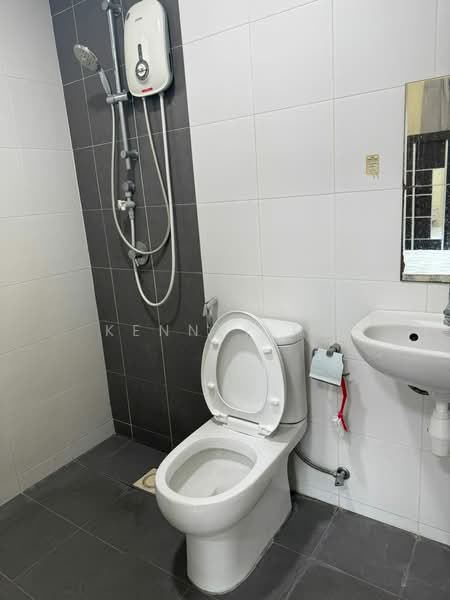 Servis Apartment untuk Disewa di Pacific Place - Kennly Ho - Bathroom - PropertyGuru.com.my